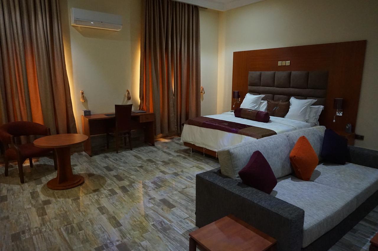 Aenon Suites Oshogbo מראה חיצוני תמונה