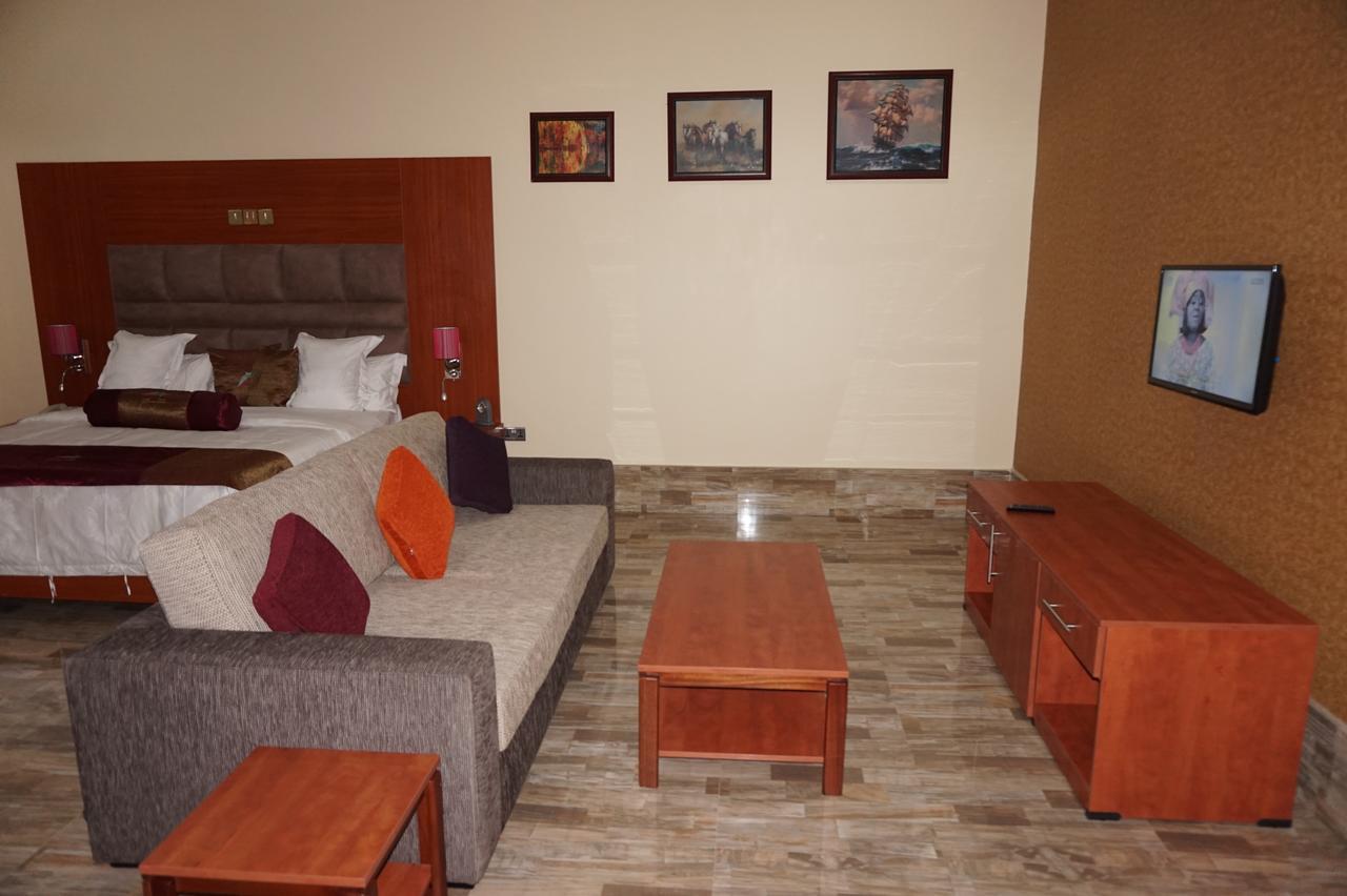 Aenon Suites Oshogbo מראה חיצוני תמונה